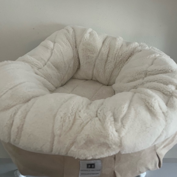 Animals Matter Luxury Dog Bed. Cream and Tan Small - Picture 4 of 7